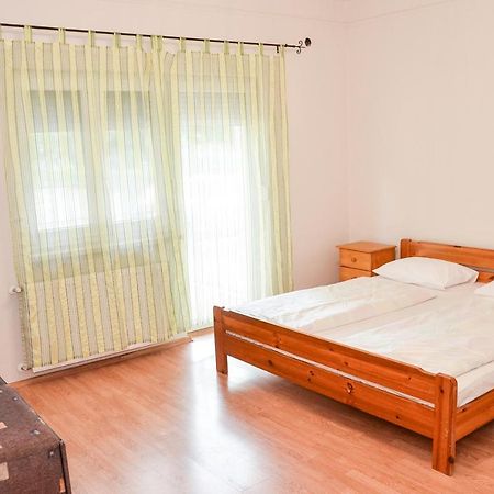 Gabor Aron Apartman Aparthotel ไฮจ์ดุสโซบอสโล ภายนอก รูปภาพ