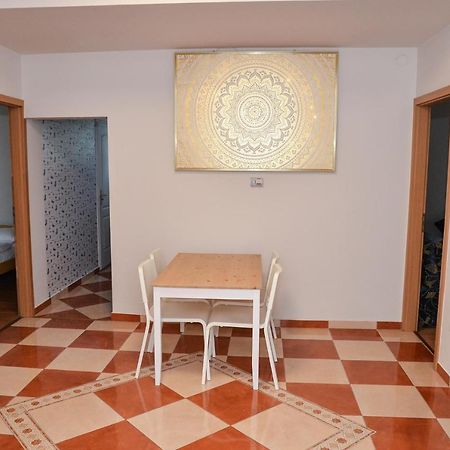 Gabor Aron Apartman Aparthotel ไฮจ์ดุสโซบอสโล ภายนอก รูปภาพ