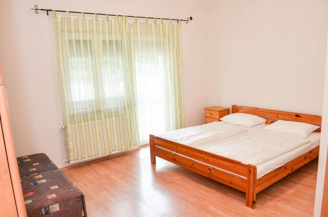 Gabor Aron Apartman Aparthotel ไฮจ์ดุสโซบอสโล ภายนอก รูปภาพ