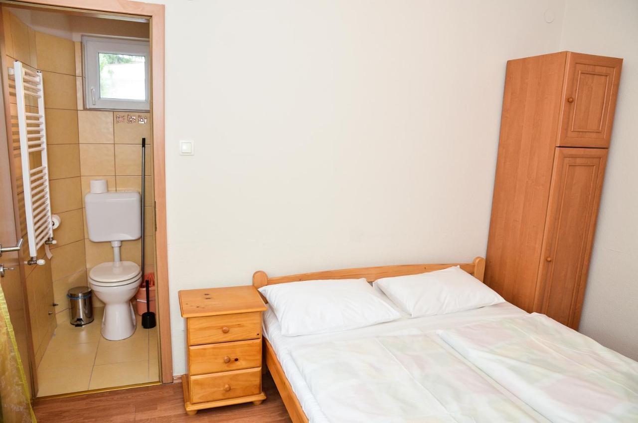 Gabor Aron Apartman Aparthotel ไฮจ์ดุสโซบอสโล ภายนอก รูปภาพ