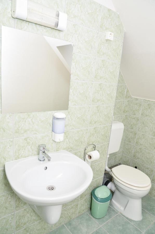 Gabor Aron Apartman Aparthotel ไฮจ์ดุสโซบอสโล ภายนอก รูปภาพ