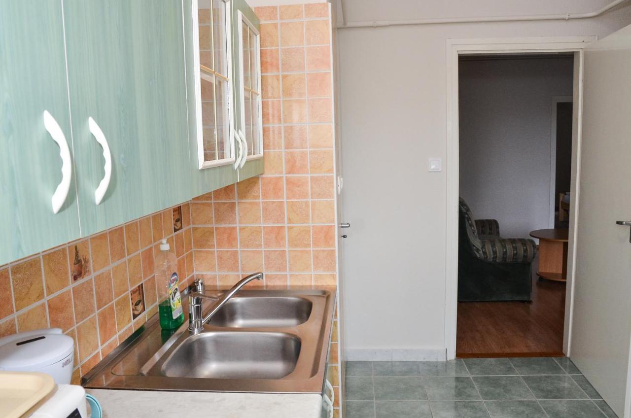 Gabor Aron Apartman Aparthotel ไฮจ์ดุสโซบอสโล ภายนอก รูปภาพ