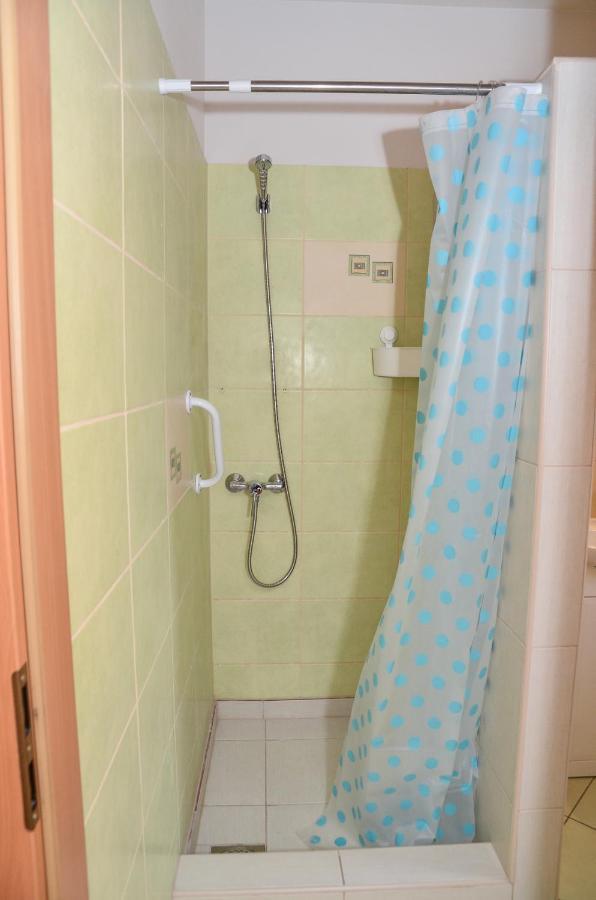Gabor Aron Apartman Aparthotel ไฮจ์ดุสโซบอสโล ภายนอก รูปภาพ