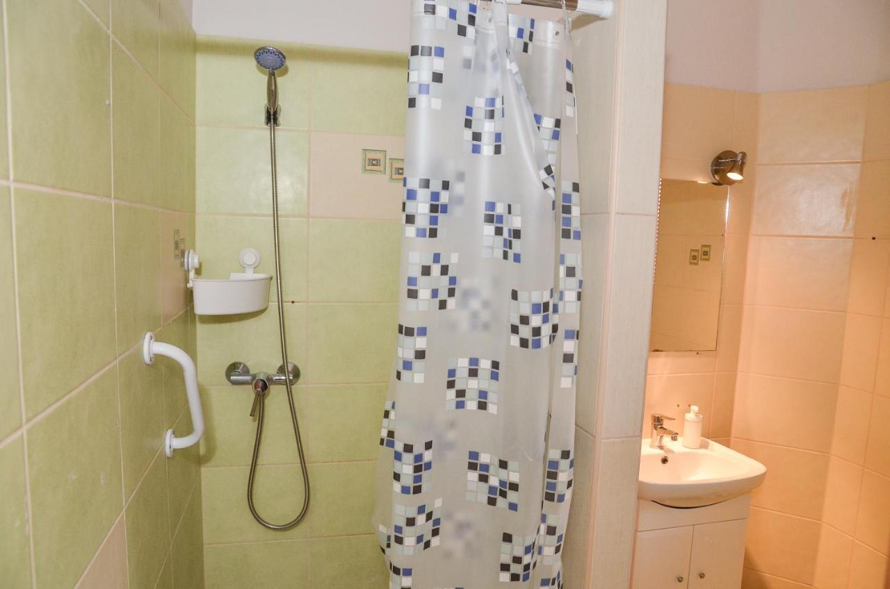 Gabor Aron Apartman Aparthotel ไฮจ์ดุสโซบอสโล ภายนอก รูปภาพ