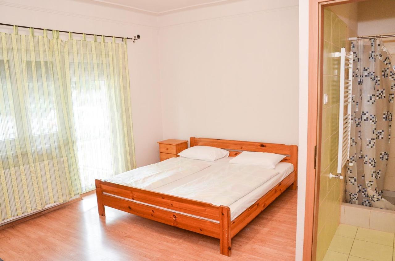 Gabor Aron Apartman Aparthotel ไฮจ์ดุสโซบอสโล ภายนอก รูปภาพ