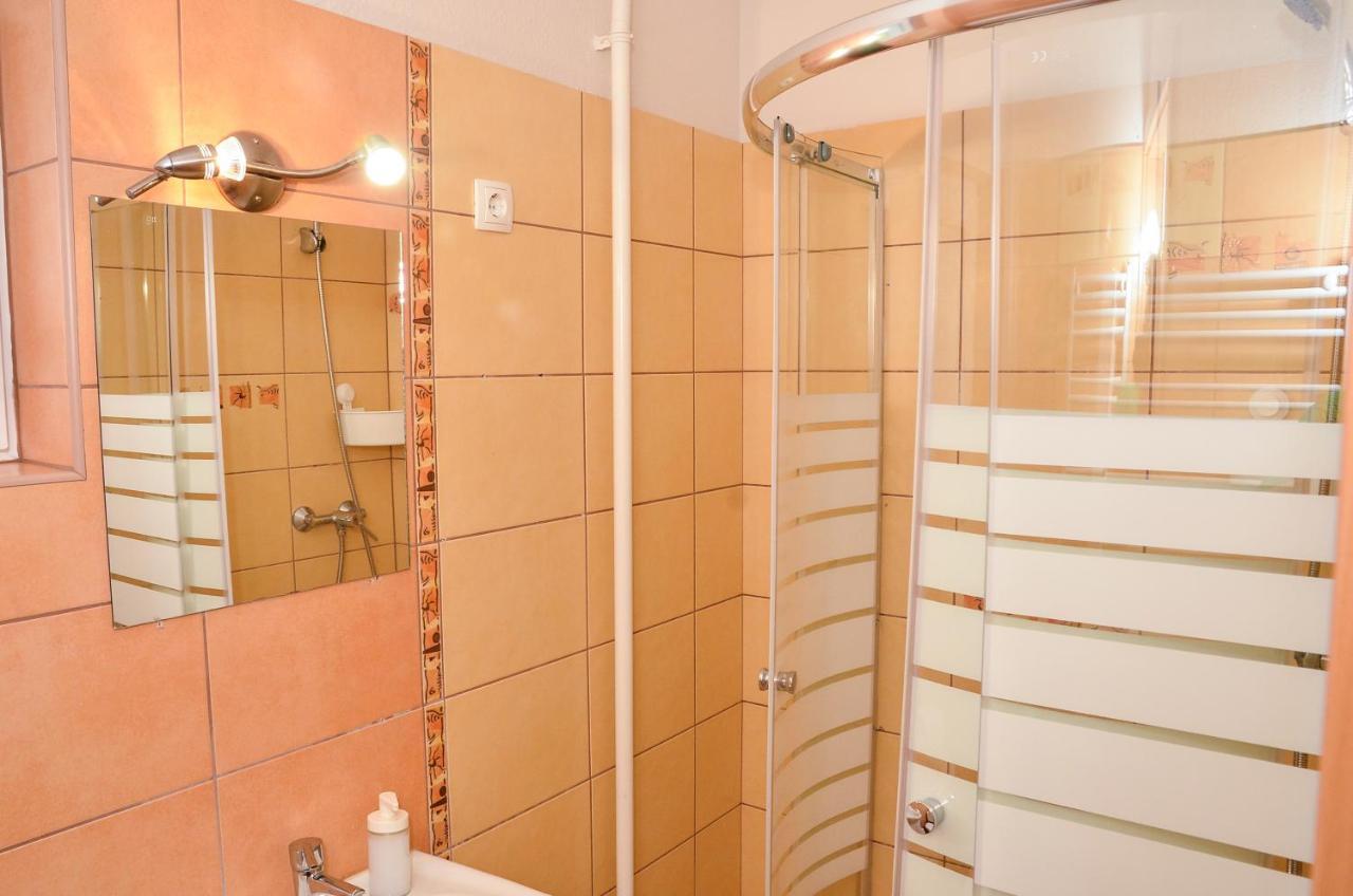 Gabor Aron Apartman Aparthotel ไฮจ์ดุสโซบอสโล ภายนอก รูปภาพ