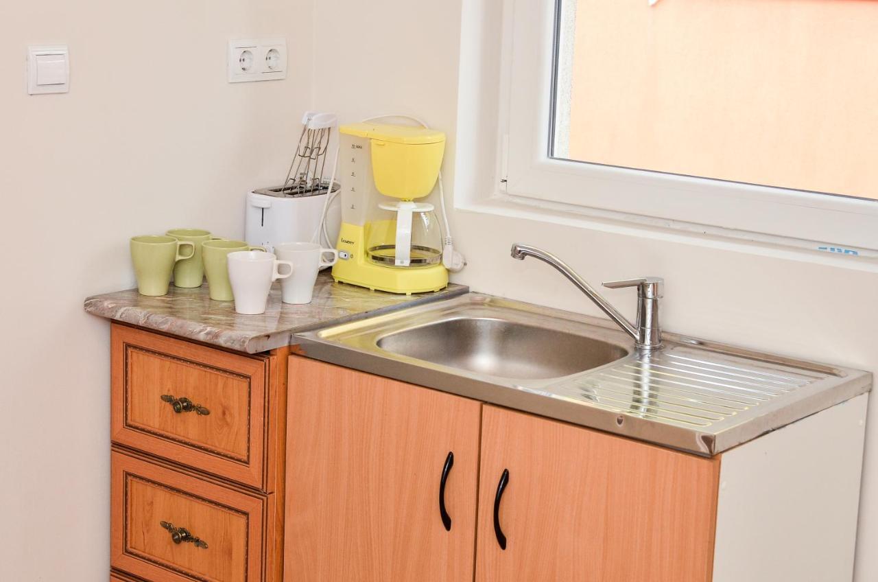 Gabor Aron Apartman Aparthotel ไฮจ์ดุสโซบอสโล ภายนอก รูปภาพ