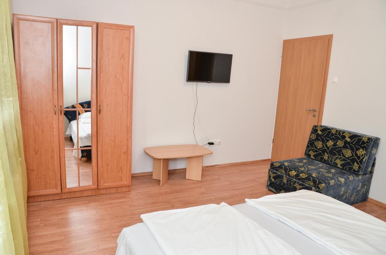 Gabor Aron Apartman Aparthotel ไฮจ์ดุสโซบอสโล ภายนอก รูปภาพ