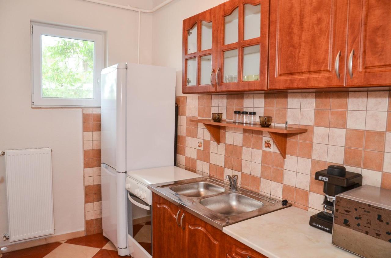 Gabor Aron Apartman Aparthotel ไฮจ์ดุสโซบอสโล ภายนอก รูปภาพ