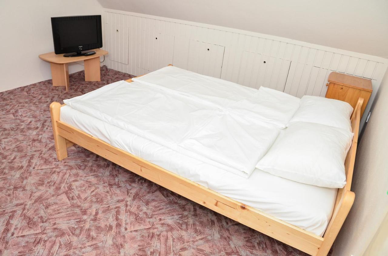 Gabor Aron Apartman Aparthotel ไฮจ์ดุสโซบอสโล ภายนอก รูปภาพ