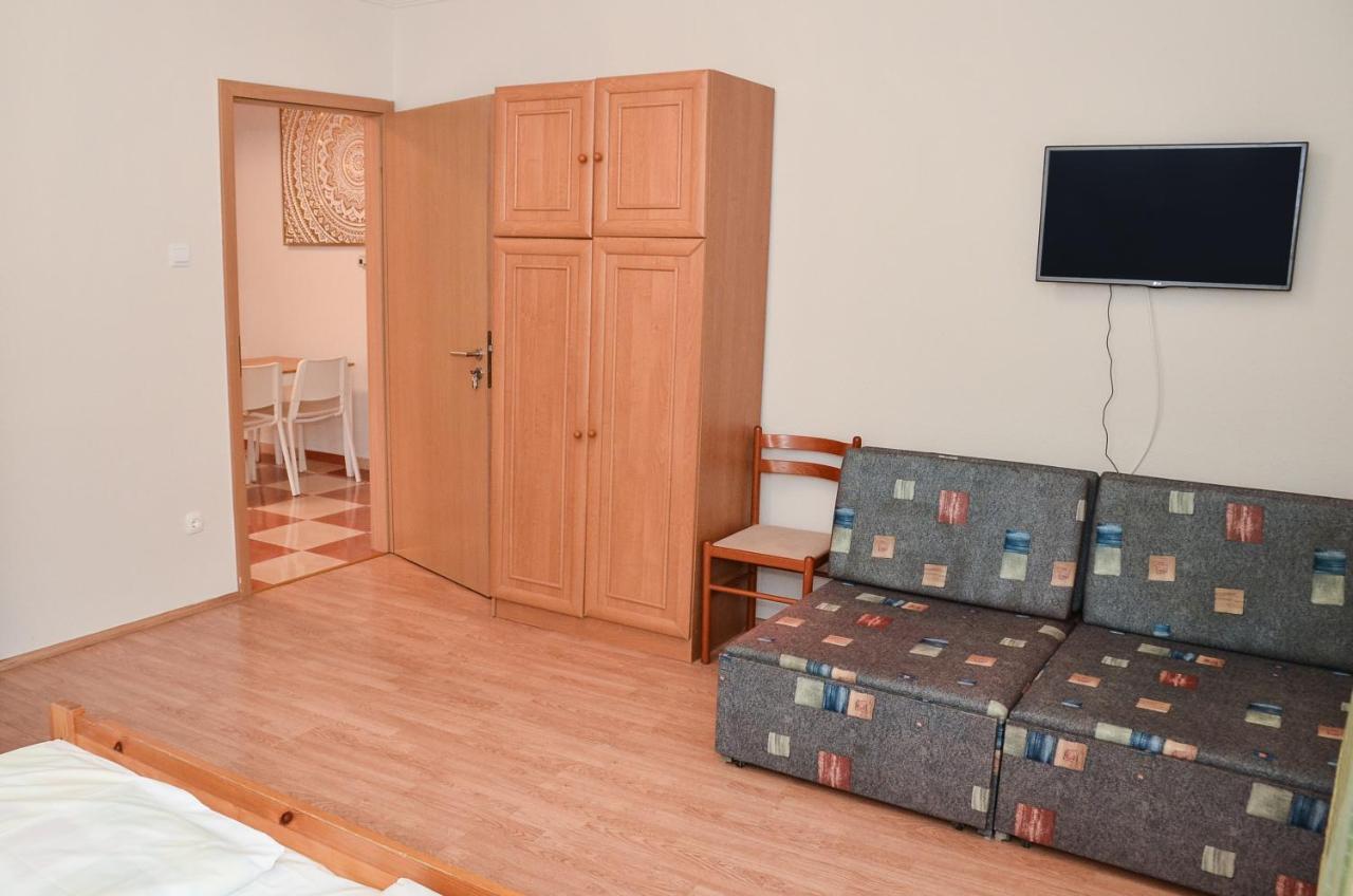Gabor Aron Apartman Aparthotel ไฮจ์ดุสโซบอสโล ภายนอก รูปภาพ