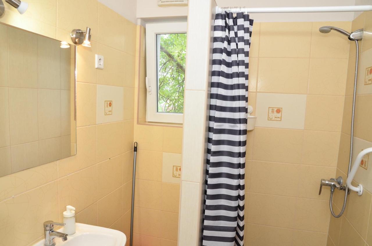 Gabor Aron Apartman Aparthotel ไฮจ์ดุสโซบอสโล ภายนอก รูปภาพ