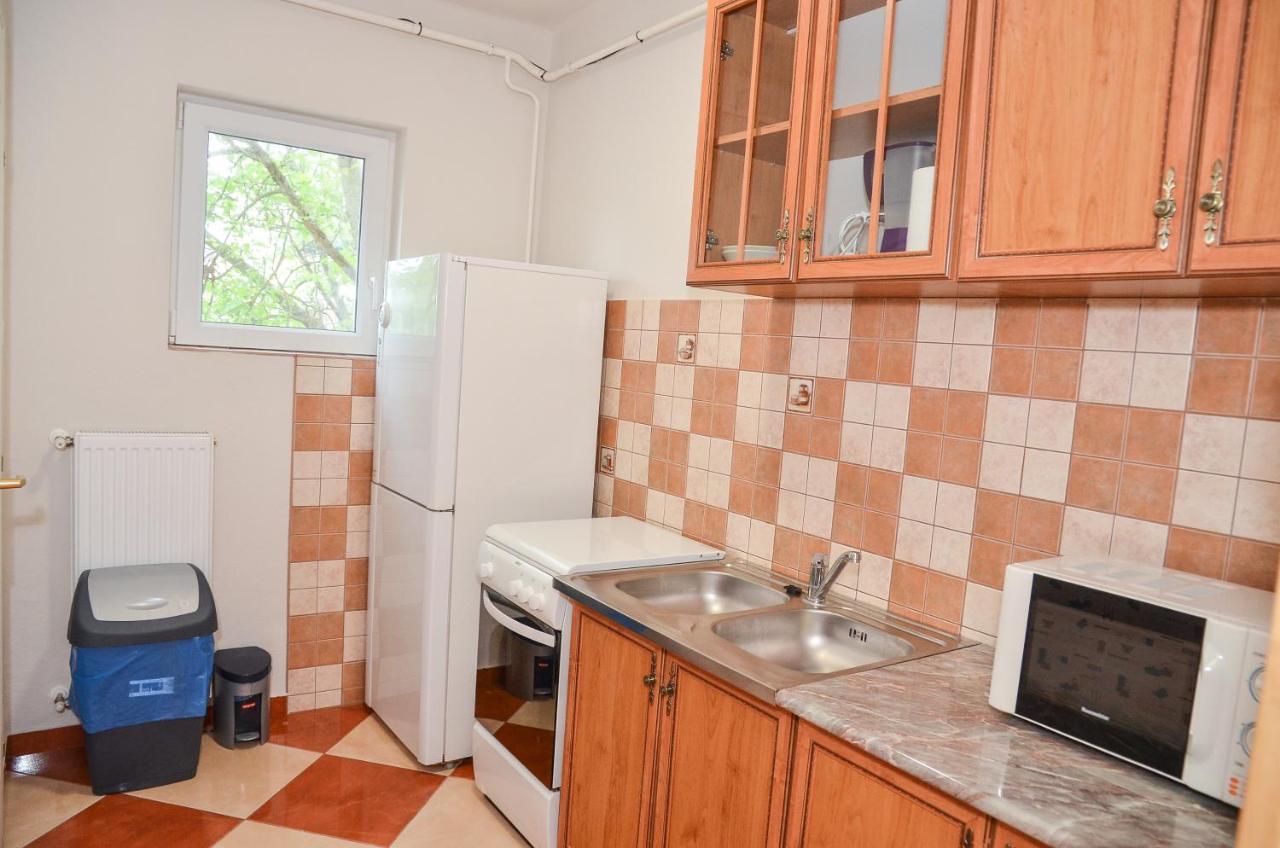 Gabor Aron Apartman Aparthotel ไฮจ์ดุสโซบอสโล ภายนอก รูปภาพ