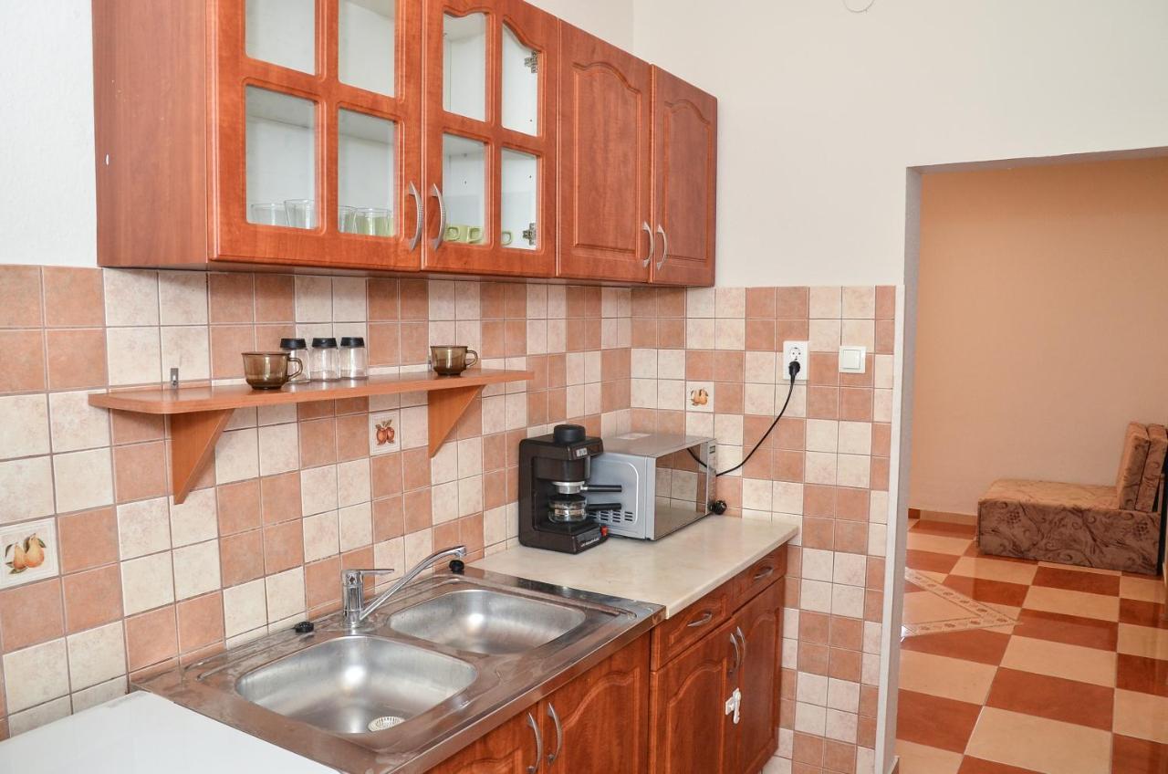Gabor Aron Apartman Aparthotel ไฮจ์ดุสโซบอสโล ภายนอก รูปภาพ